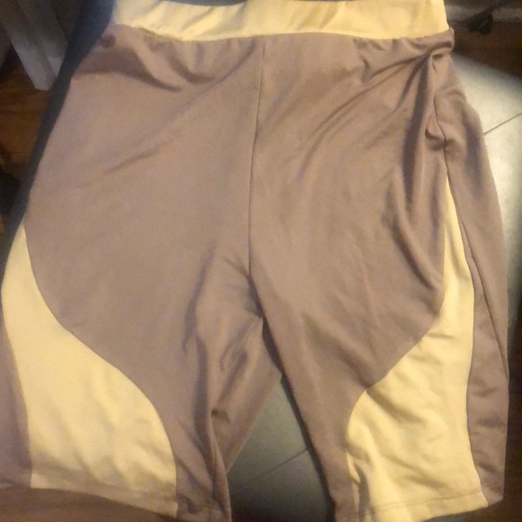 Pretty little thing Set crop top and Biker Bottoms - Picture 6 of 6